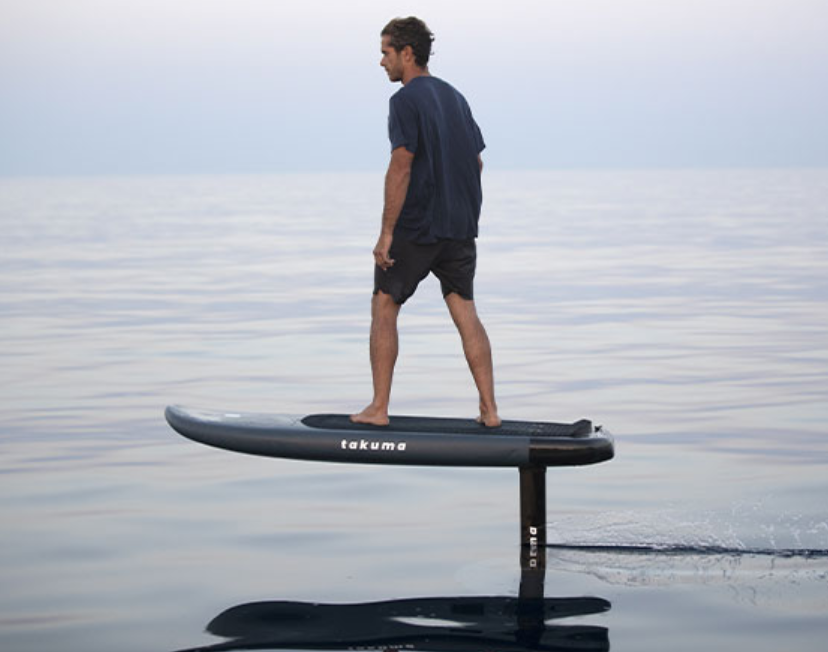 Takuma lance le E-Foil, un paddle, surf, pour voler sur l'eau